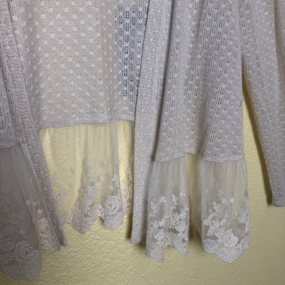 American Rag Cie open front sweater with lace trim - Picture 3 of 4
